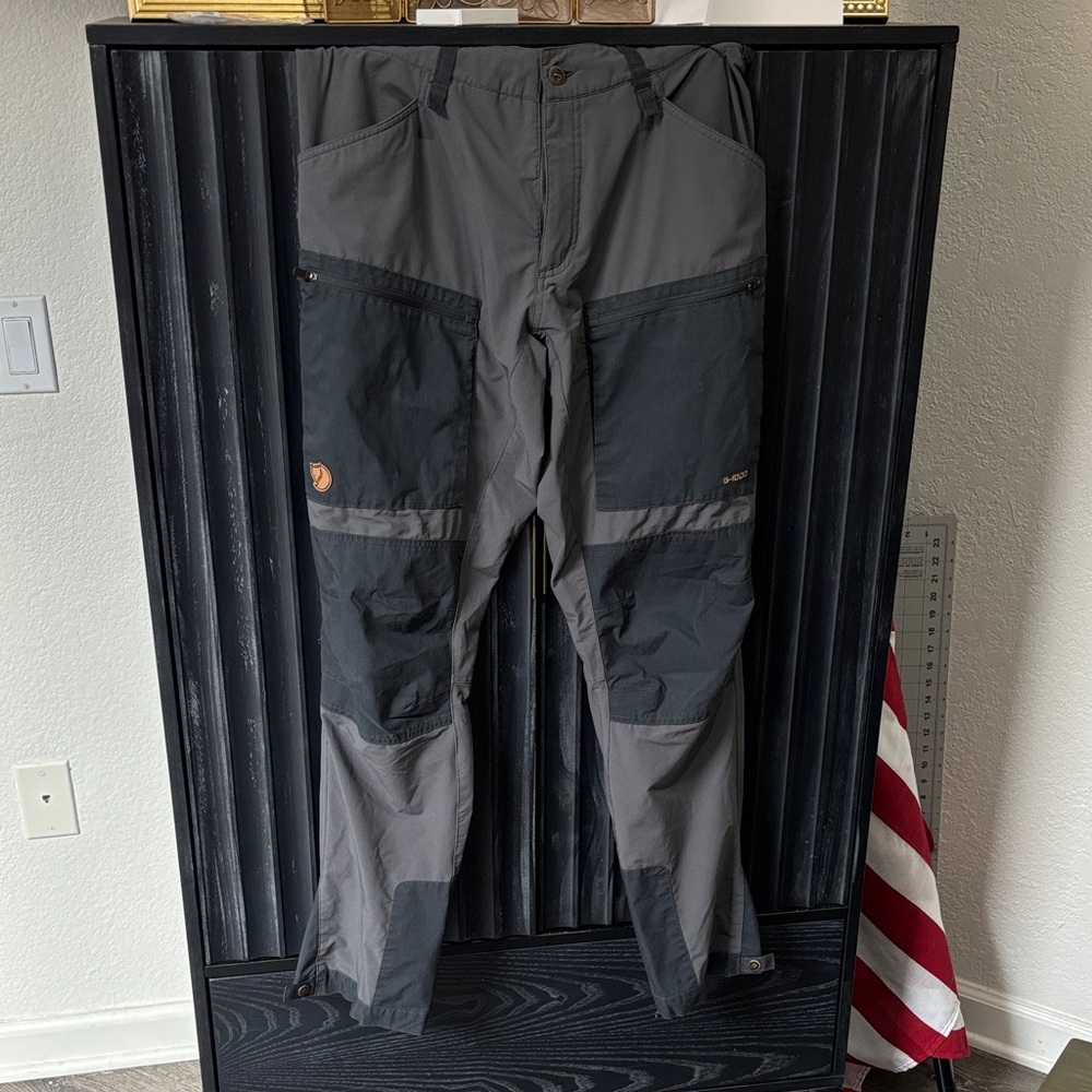 Fjallraven Men's Two-Tone Gray Cargo Pants